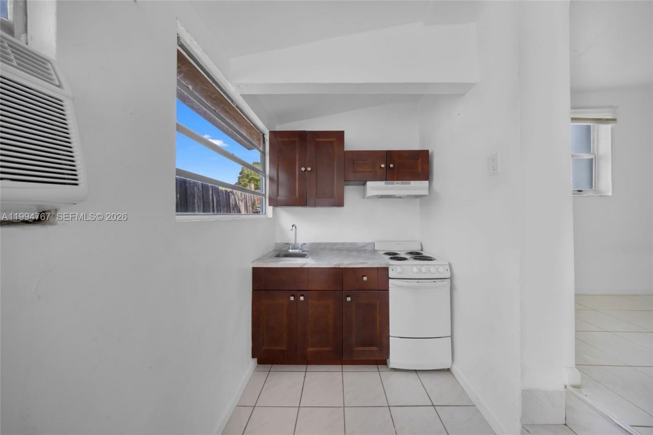330 NW 25th Ave , Miami, FL 33125 Photo