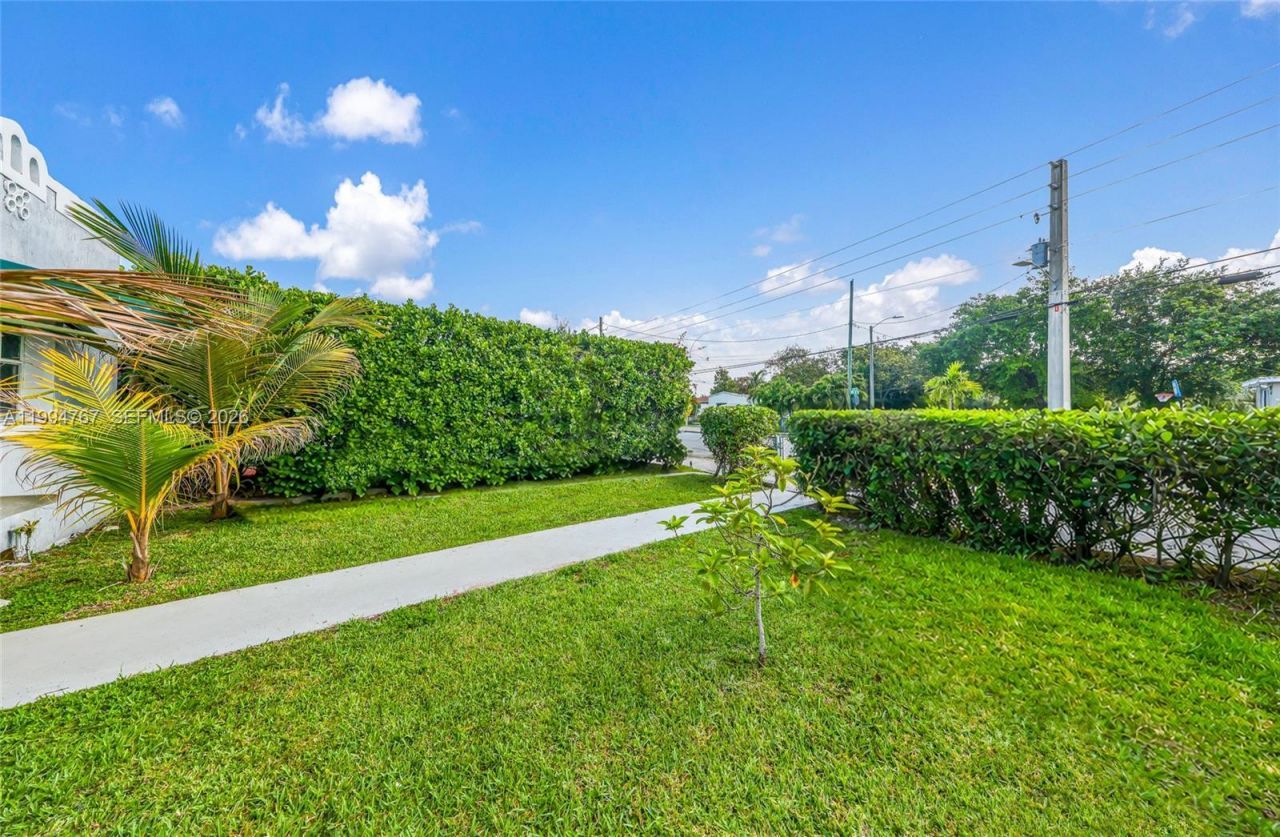 330 NW 25th Ave , Miami, FL 33125 Photo