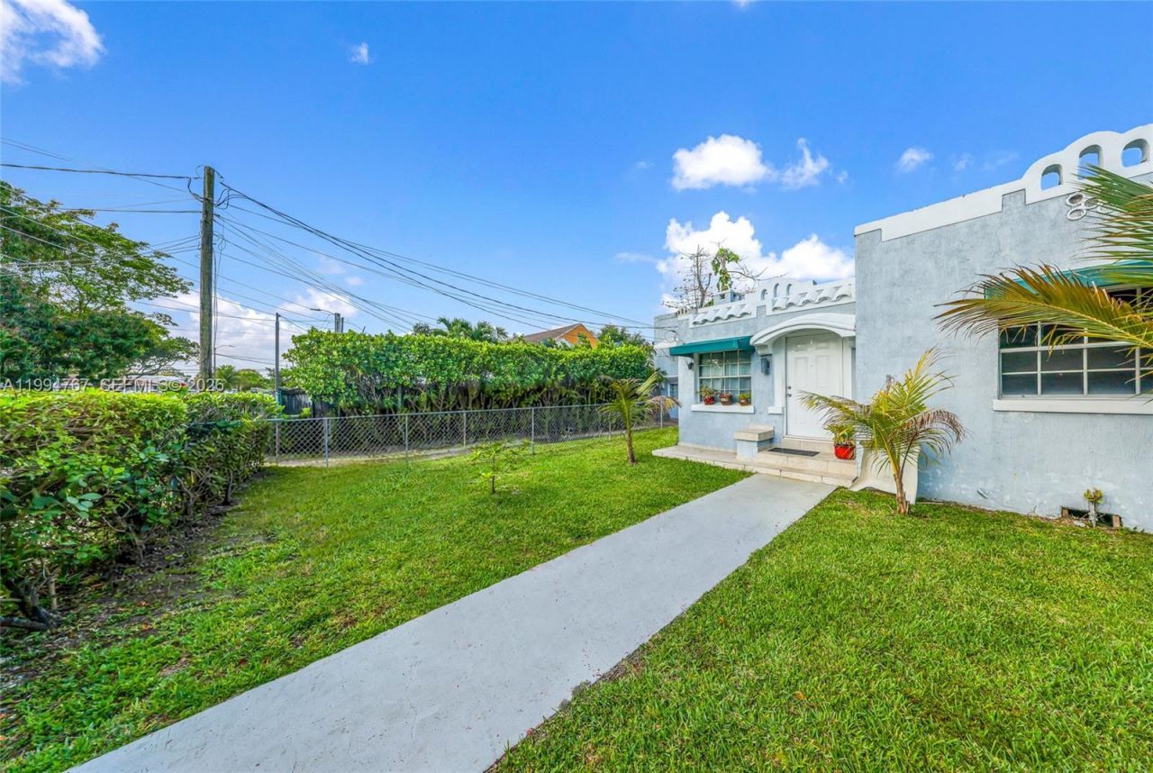 330 NW 25th Ave , Miami, FL 33125 Photo