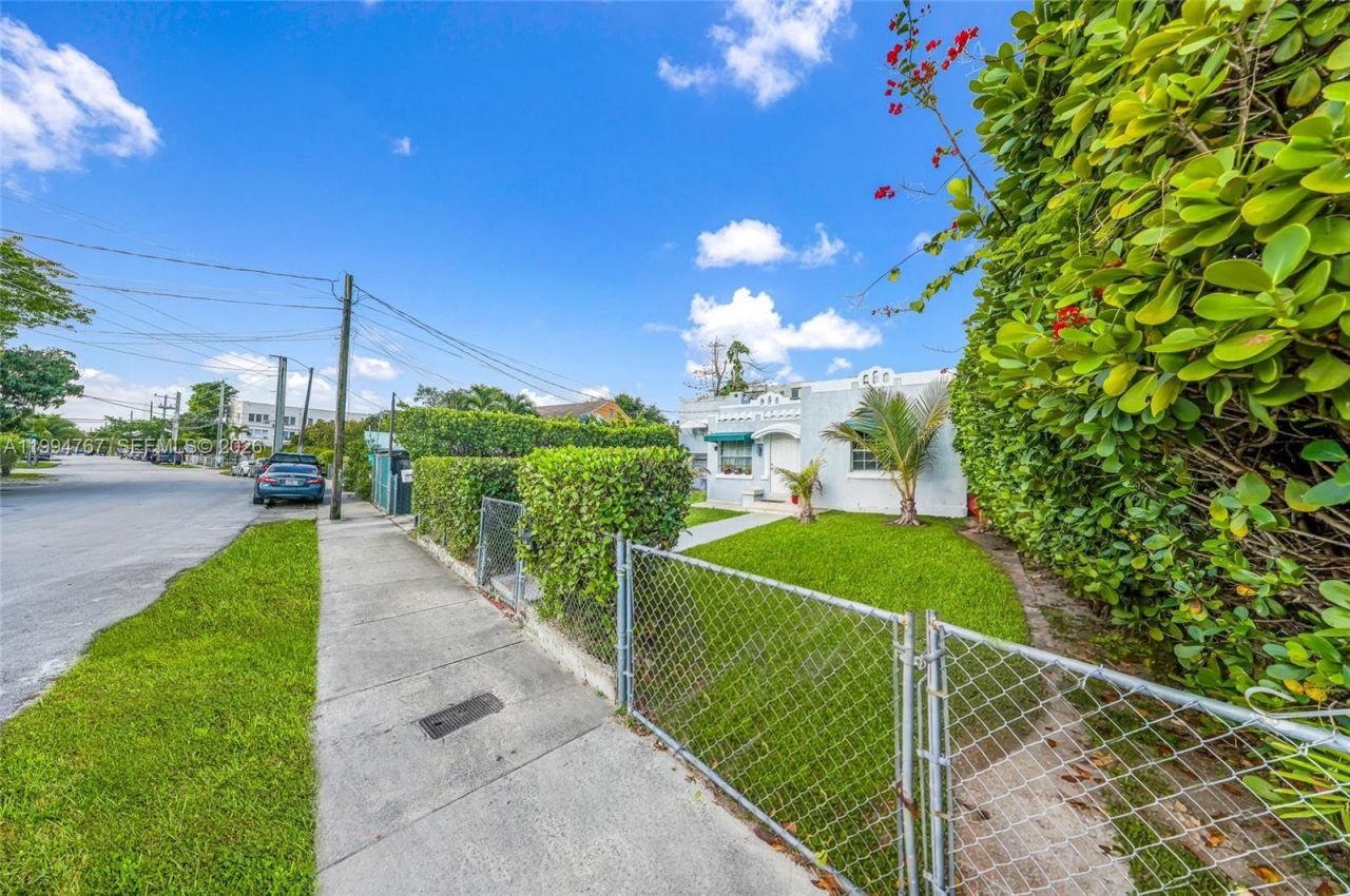 330 NW 25th Ave , Miami, FL 33125 Photo