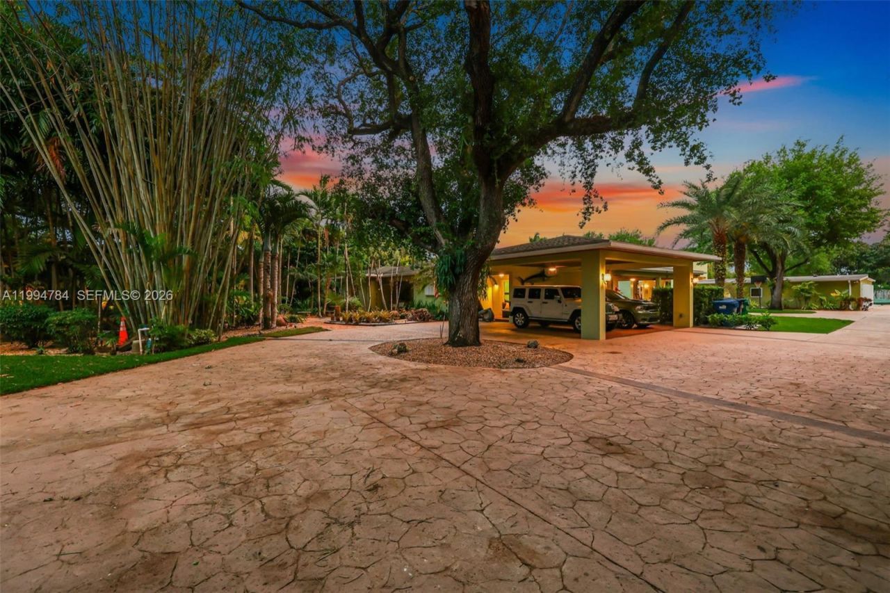 9234 SW 112th St , Miami, FL 33176 Photo