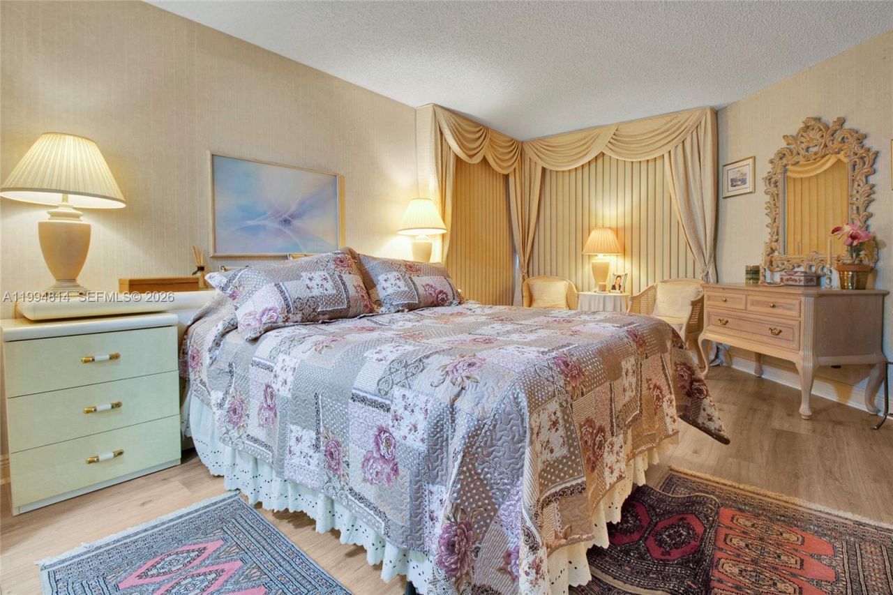 6767 Collins Ave, Unit 504, Miami Beach, FL 33141 Photo