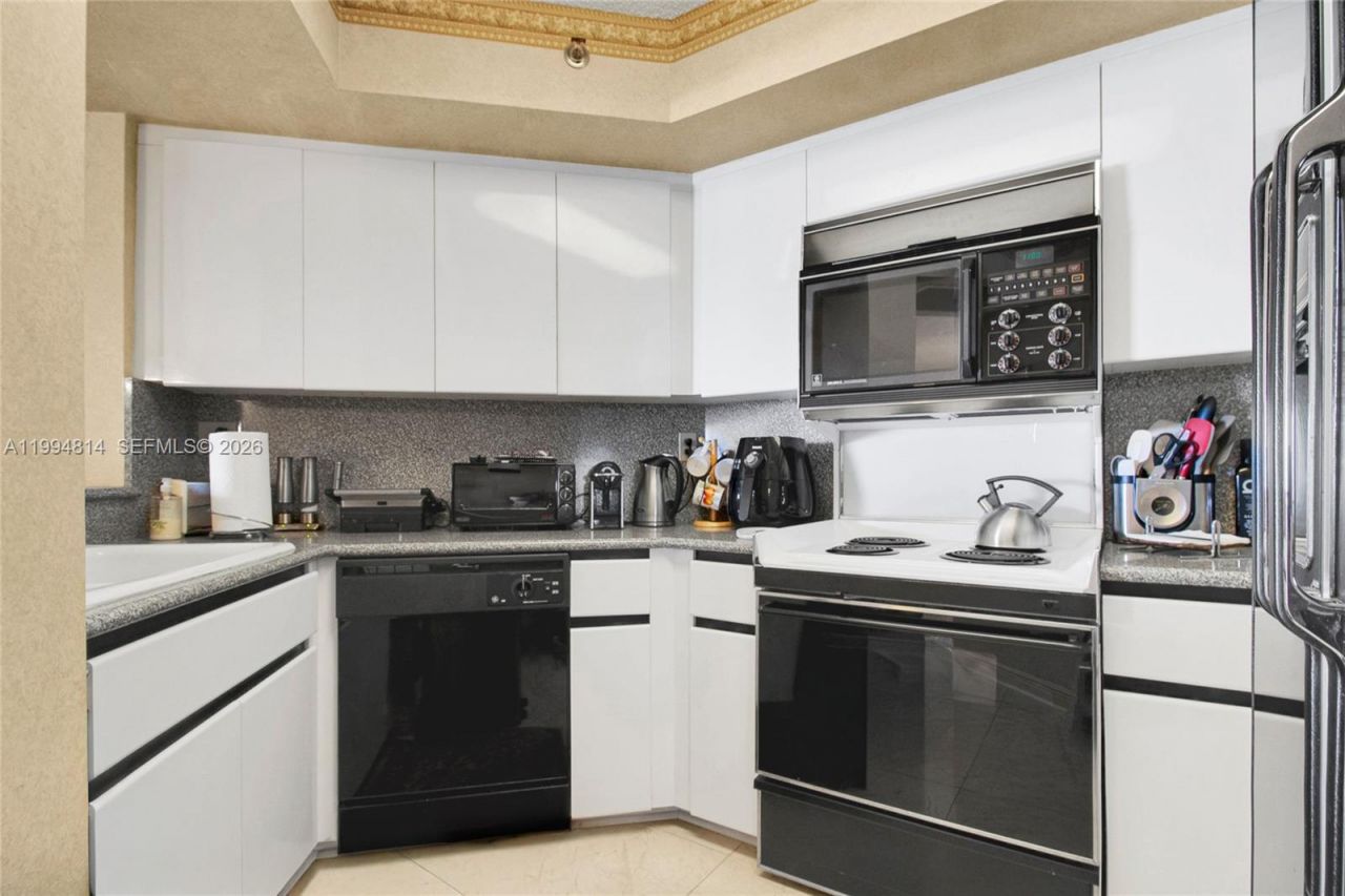 6767 Collins Ave, Unit 504, Miami Beach, FL 33141 Photo