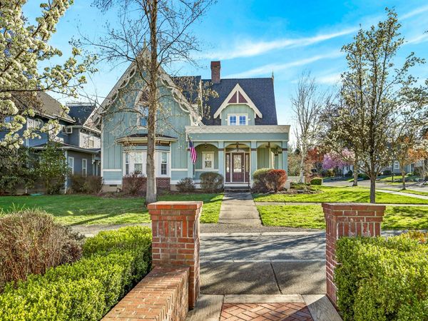 100 Nunan Street, Jacksonville, OR 97530