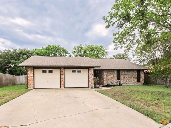 227 Briarmeadow Lane, Victoria, TX 77904