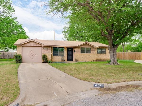 404 Southern Court, Saginaw, TX 76179