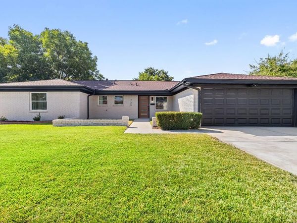 729 Finland Street , Grand Prairie, TX 75050