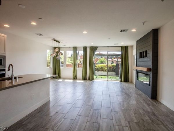 11331 Gravitation Drive , Las Vegas, NV 89135