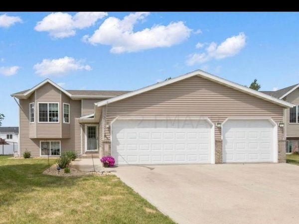 4357 46th Avenue S, Fargo, ND 58104