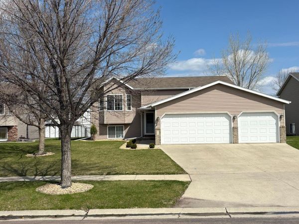 4357 46th Avenue S, Fargo, ND 58104
