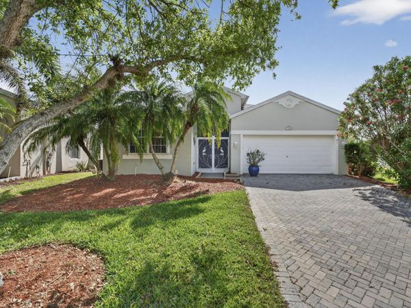 608 SW Calamondin Way Way SW, Vero Beach, FL 32968