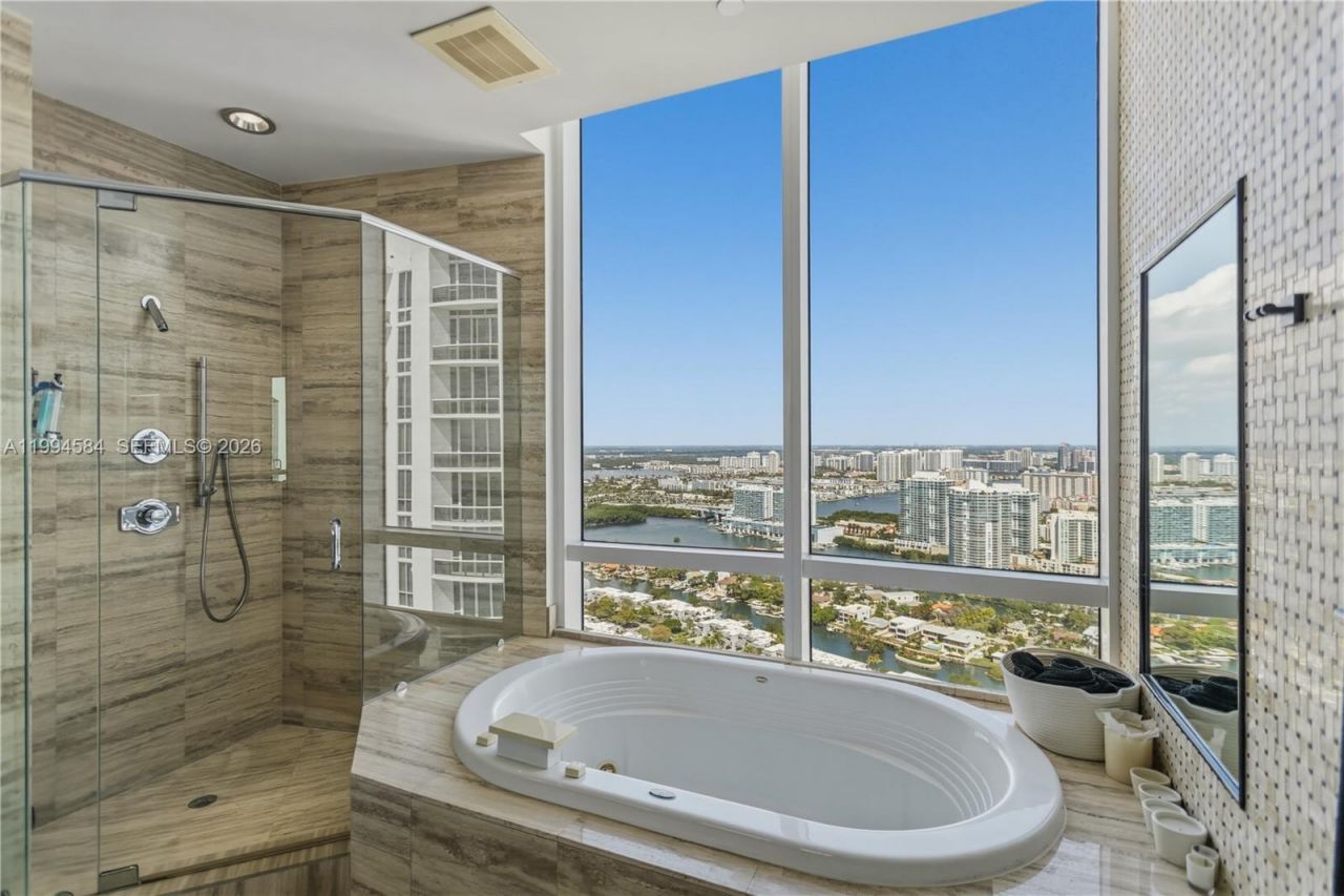 15811 Collins Ave , Unit 4004, Sunny Isles Beach, FL 33160 Photo