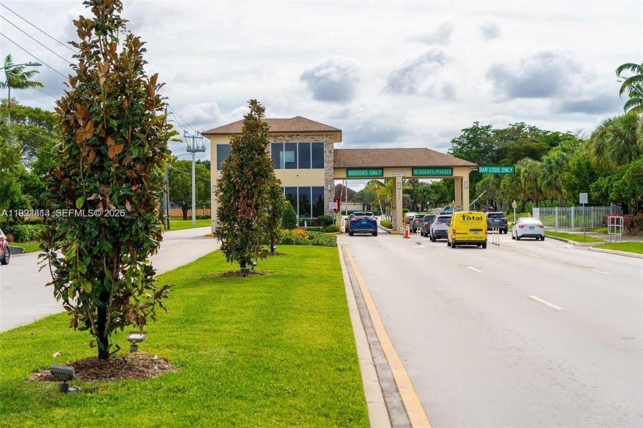 12500 SW 5th Ct , Unit 112M, Pembroke Pines, FL 33027 Photo