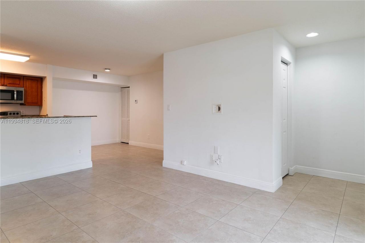 875 Riverside Dr, Unit 715, Coral Springs, FL 33071 Photo