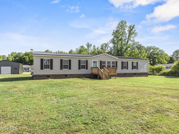 2041 Bay Road, Wallace, NC 28466