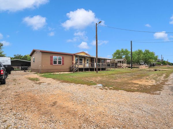 592 Private Road 1510, Bandera, TX 78003