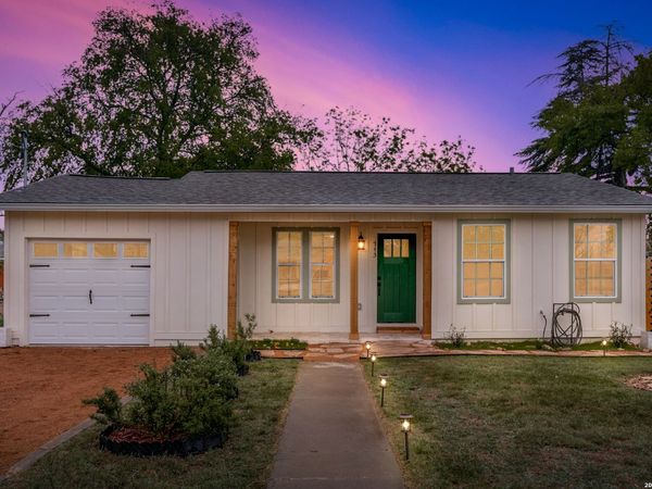 713 Lamar, Kerrville, TX 78028