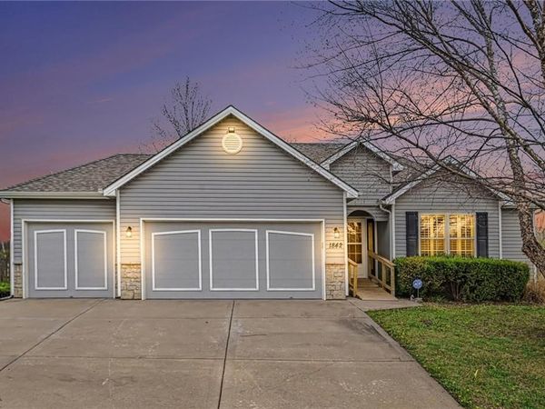 1842 White Tail Lane, Liberty, MO 64068