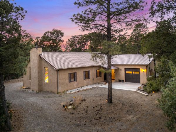 16 Bobolink Lane, Tijeras, NM 87059