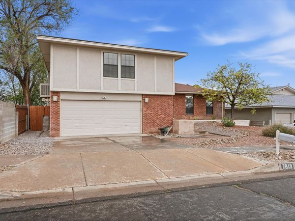 7819 Pioneer Trail NE, Albuquerque, NM 87109
