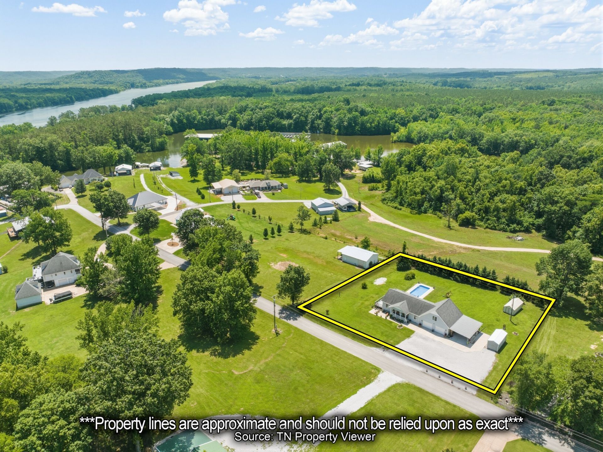 198 Yarbro Harbor Dr Decaturville, TN 38329