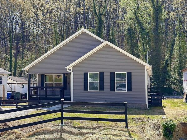 918 Shallowford Road , Chattanooga, TN 37411