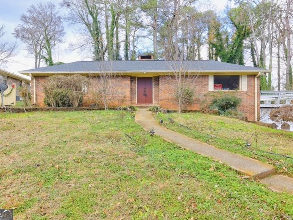 562 Dickens Road NW, Lilburn, GA 30047