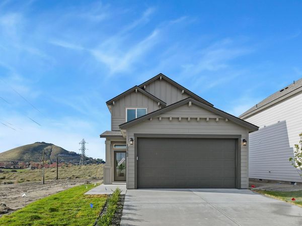 10562 Clearwater Dr, Kennewick, WA 99336