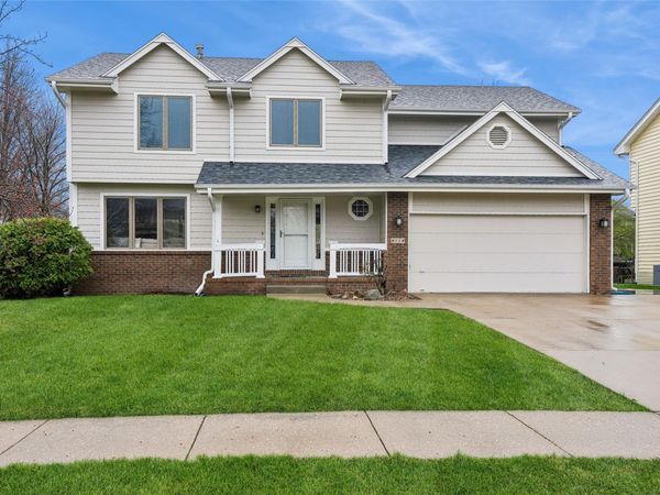 8114 Northview Drive, Urbandale, IA 50322