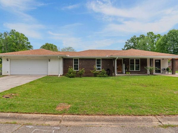 311 Glenhaven Cir., Hattiesburg, MS 39401