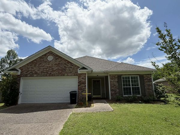 105 E. Ave., Ellisville, MS 39437