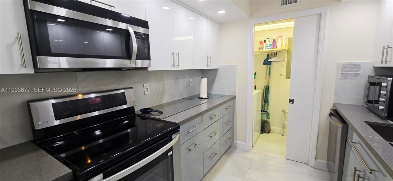 6917 Collins Ave , Unit 1212, Miami Beach, FL 33141 Photo