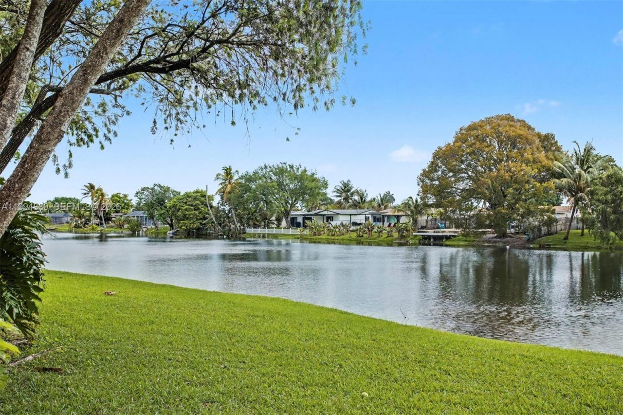 1731 NW 96th Ter , Unit 2J, Pembroke Pines, FL 33024 Photo