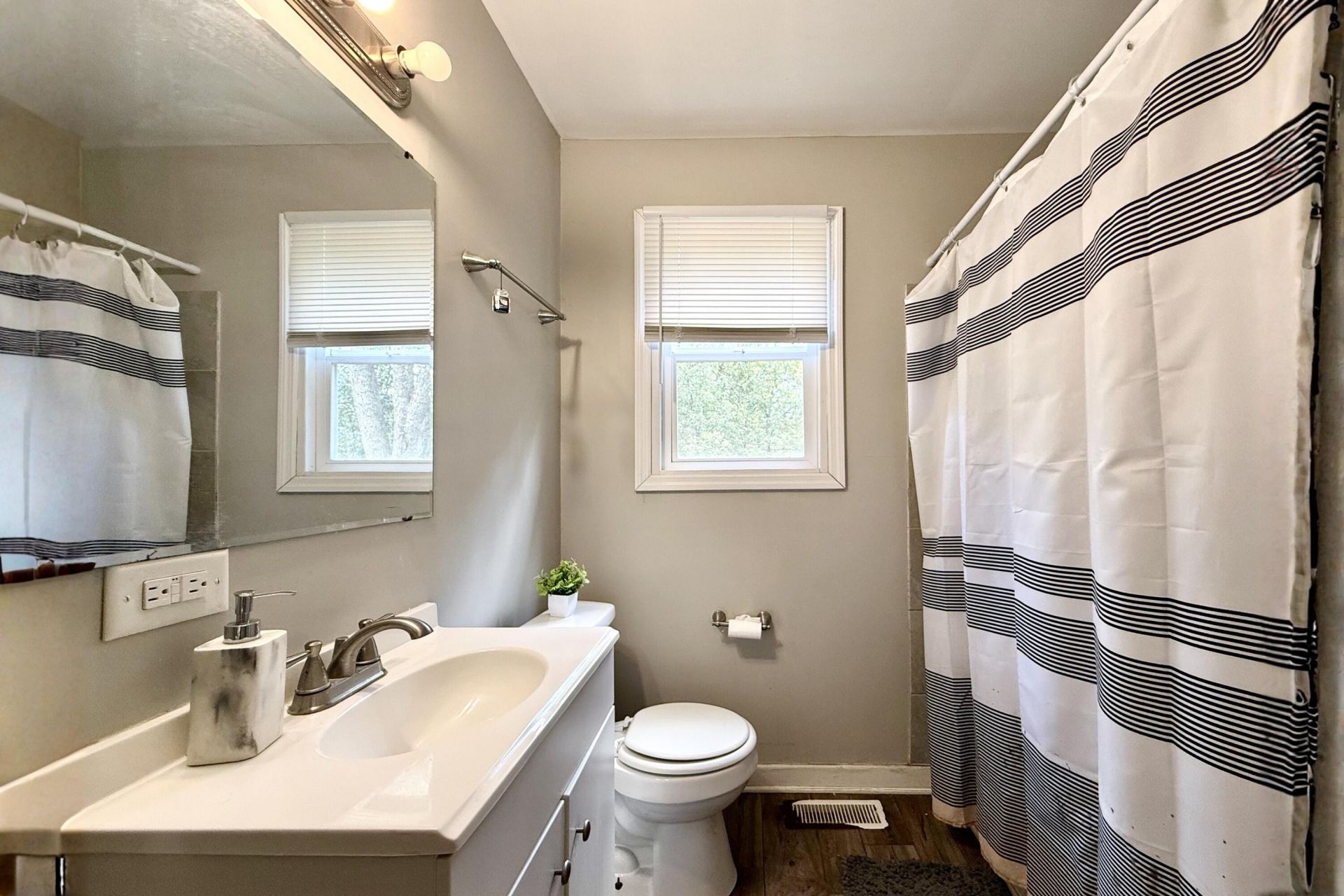 2755 Louise Drive Photo 11