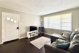 2755 Louise Drive photo 4