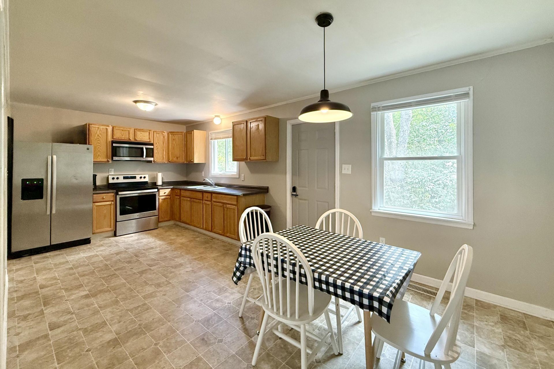 2755 Louise Drive Photo 5