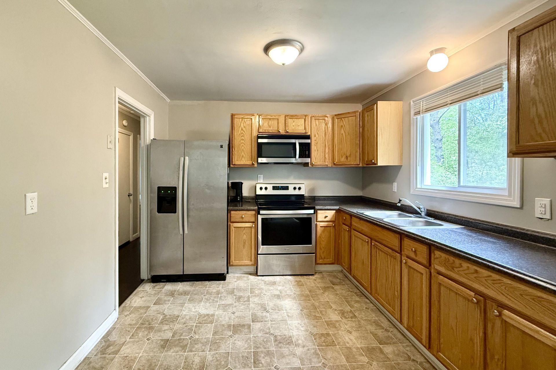 2755 Louise Drive Photo 6