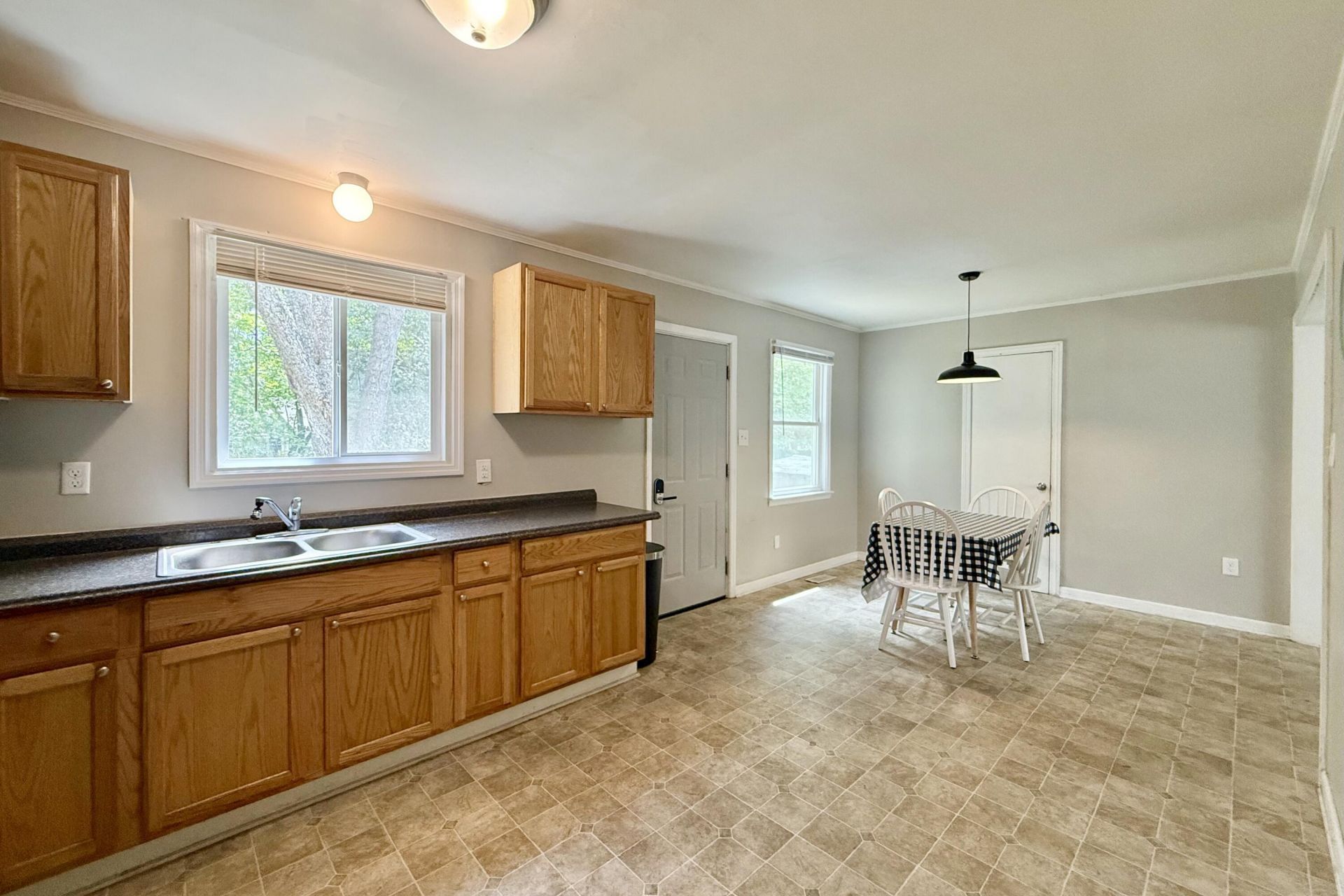 2755 Louise Drive Photo 8