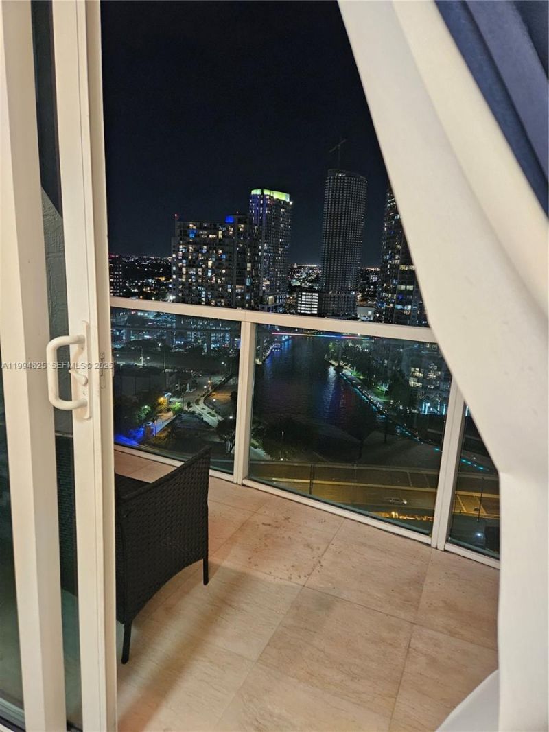 41 SE 5th St, Unit 1517, Miami, FL 33131 Photo