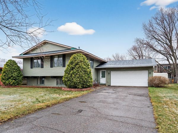 187 Valleyside Drive , Saint Paul, MN 55119