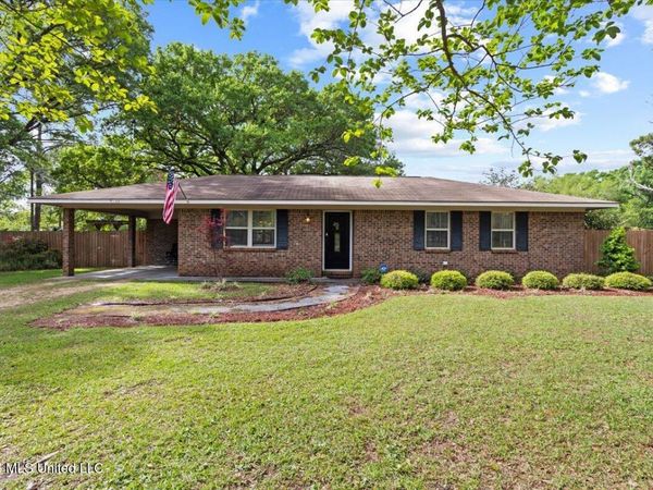 9233 Mississippi 613 , Lucedale, MS 39452