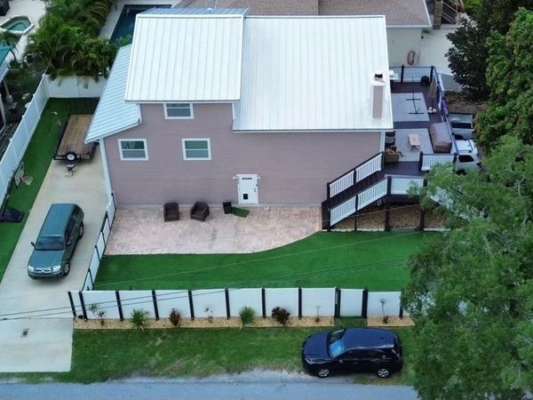 13400 74th Avenue N, Seminole, FL 33776