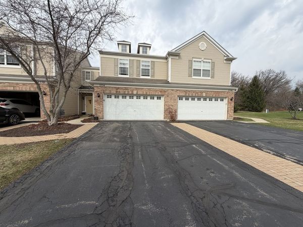 2554 Evergreen Circle , Unit 2554, McHenry, IL 60050