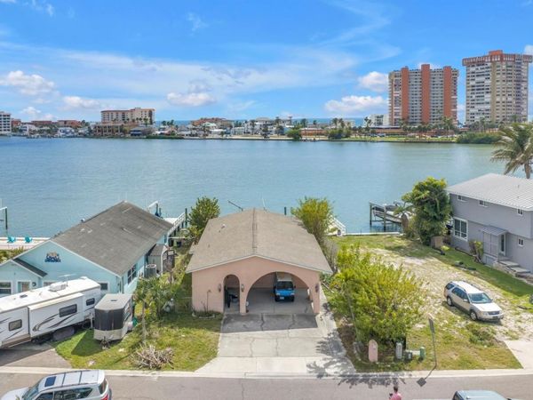 623 180TH AVENUE E, REDINGTON SHORES, FL 33708