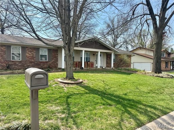 24 Parkwood Drive, St Peters, MO 63376