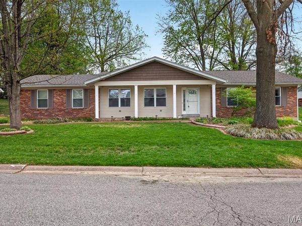 24 Parkwood Drive, St Peters, MO 63376