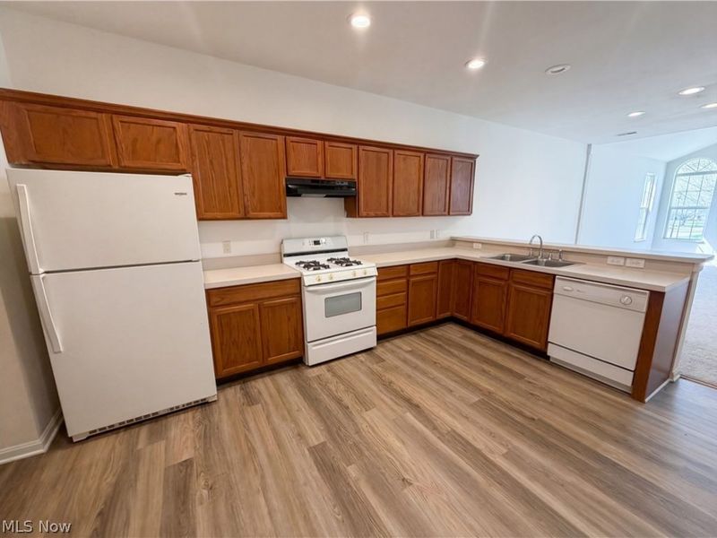 554 Crossings Circle, Tallmadge, OH 44278 Photo 2