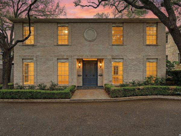 484 E Olmos Dr, Olmos Park, TX 78212