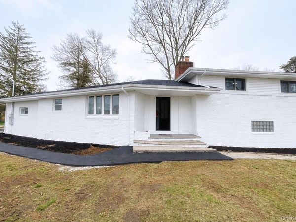 40 Arbour Street , West Islip, NY 11795