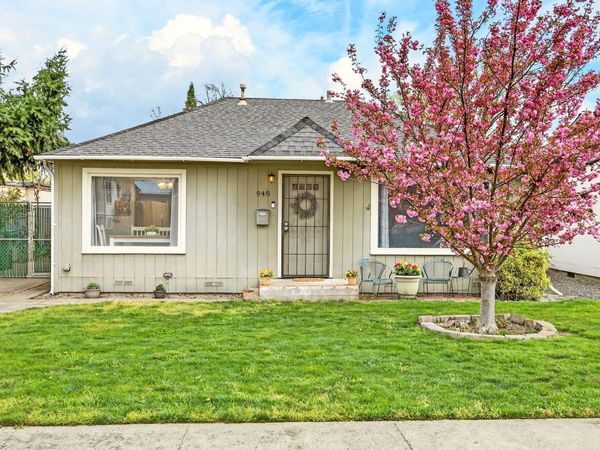 948 Murray Avenue, Medford, OR 97501